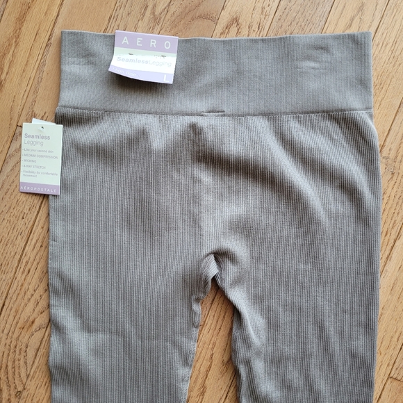 Aeropostale Seamless Ribbed Legging Neutral Monochrome NWT Size L - Picture 2 of 12